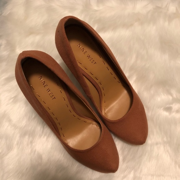 NINE WEST Filing 7 Burnt Orange Heels - Picture 4 of 8